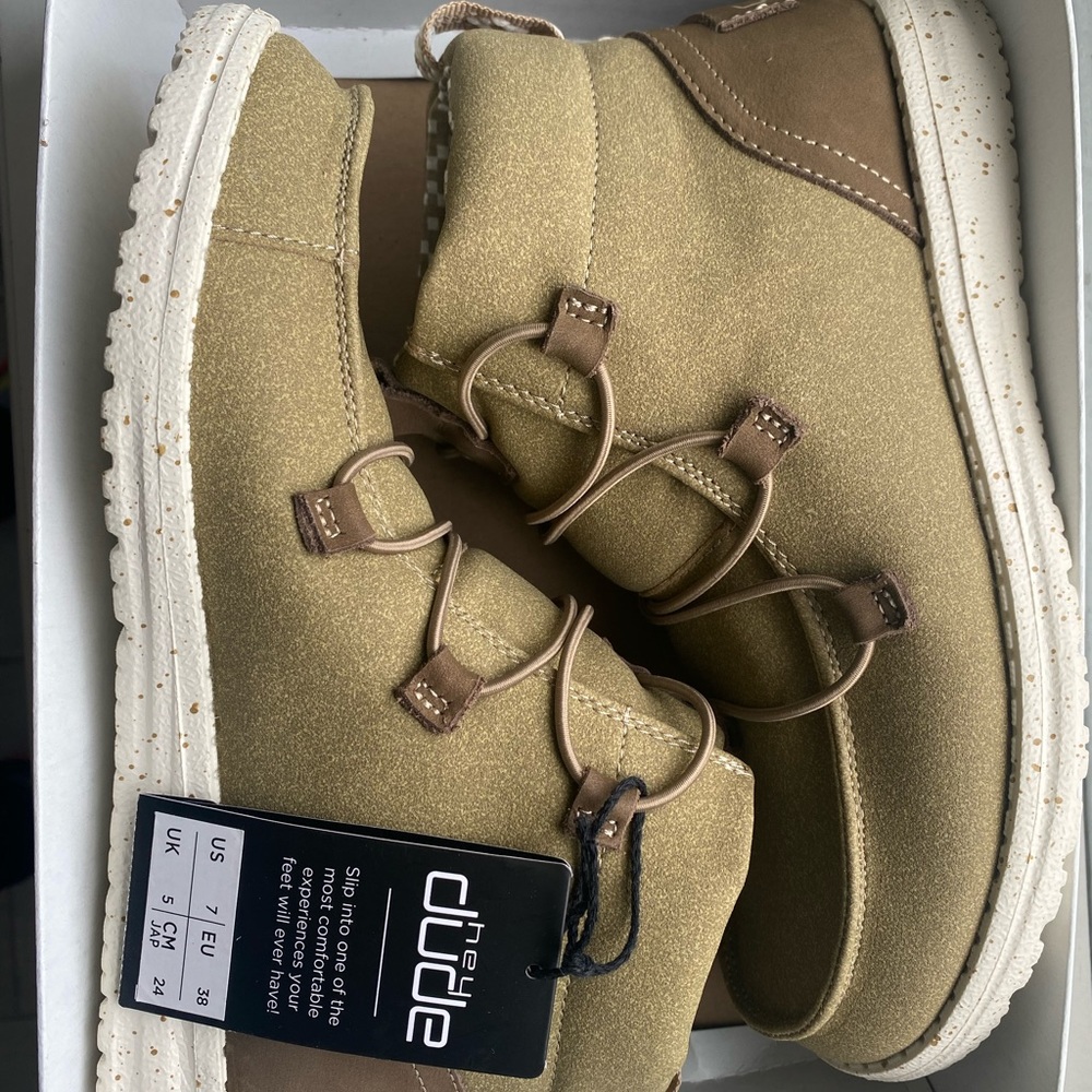 Hey Dude Lea Chestnut Ankle Boots Size 7 - New without Box And no tag